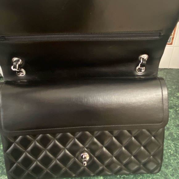Brand new never worn Jumbo Chanel flap bag - Picture 4 of 7